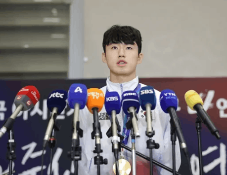 "군대 안 갑니다" 경솔 발언 논란… 이기혁, 귀국길 고개 숙였다