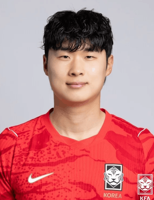 "스태프 부축받고 이탈" 오니키 감독도 멘붕... 韓 축구 초비상